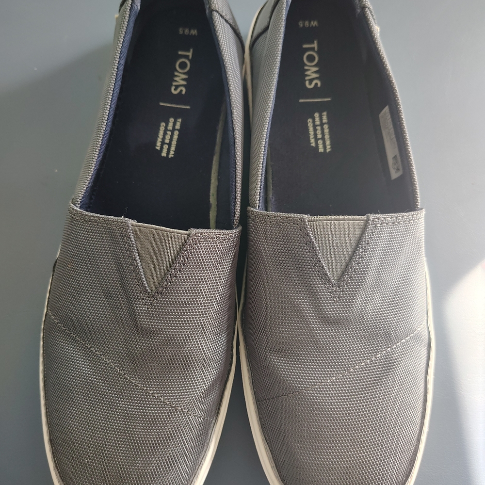 TOMS PARKER  Men's Gray Slip-On Shoes